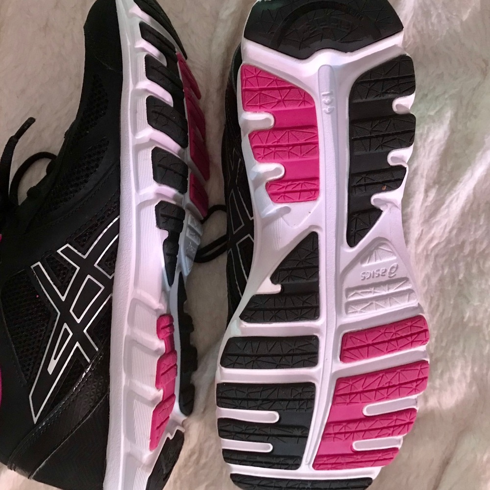 ASICS Women’s Gel Frequency 3